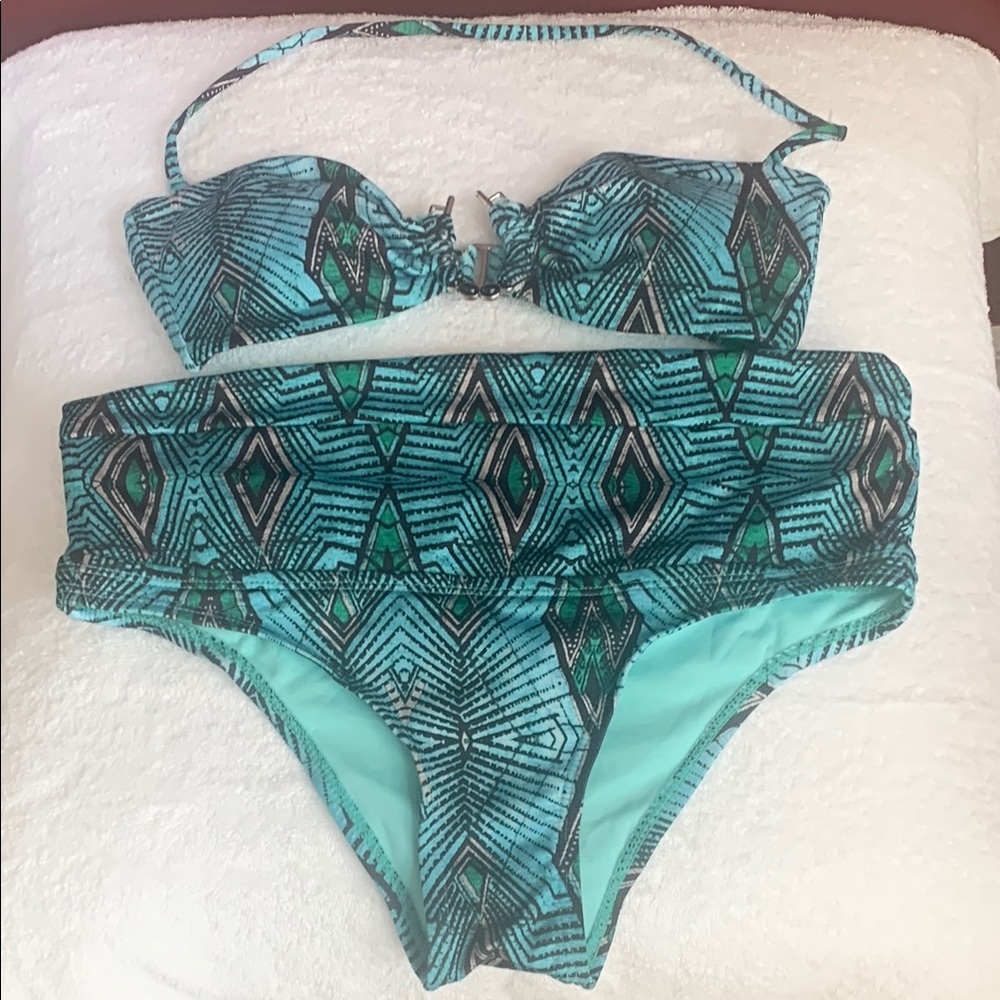 NWOT  Blue and Black Geometric Bikini Set